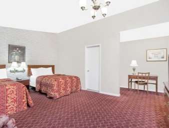 Travelodge Inn & Suites Latham Quarto foto